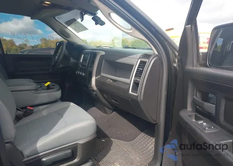 2019 Ram 1500 Classic Tradesman 4X4 6'4 Box z USA, uszkodzony, nr VIN 1C6RR7FG0KS620551